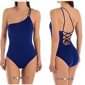 LA BLANCA GODDESS ONE SHOULDER ONE PIECE SWIMSUIT